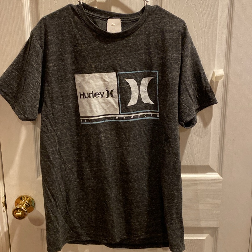 Hurley gray short sleeve tea, new with tags size large NWT
T-14